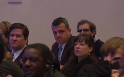 L'ambassadeur d'Israël auprès de l'UNESCO, Carmel Shama-Hacohen, pendant le vote par le Comité du patrimoine mondial de l'UNESCO d'une résolution qui ignore les relations des juifs et des chrétiens à la Vieille Ville de Jérusalem et à ses lieux saints, à Paris, le 26 octobre 2016. (Crédit : capture d'écran du site internet de l'UNESCO)