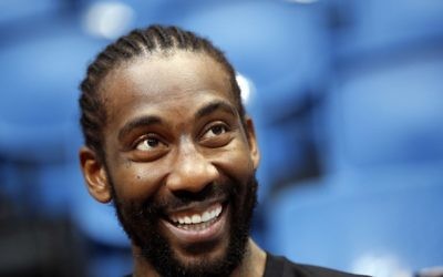 Ancienne star de la NBA, Ama're Stoudemire s'entraîne avec son nouveau club, l'Hapoel Jerusalem, à Jérusalem, le 7 octobre 2016. (Crédit : Tomas Coex/AFP)