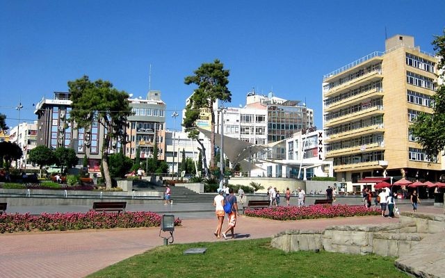 Vue sur le centre-ville d'Antalya (Crédit : Георгий Долгопский/Wikimedia commons) Vue sur le centre-ville d'Antalya (Crédit : Георгий Долгопский/Wikimedia commons)