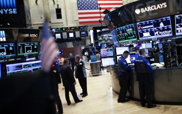 Les traders de la bourse de New York, le 17 juin 2015. Illustration. (Crédit : Kena Bentacur/AFP) Les traders de la bourse de New York, le 17 juin 2015. Illustration. (Crédit : Kena Bentacur/AFP)
