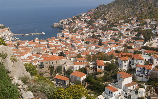 Vue sur l'île grecque d'Hydra (Crédit : CC BY-SA 3.0)