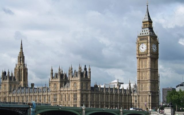 La Chambre des Communes, à Londres. (Crédit : Alan Cleaver/CC BY/Flickr)