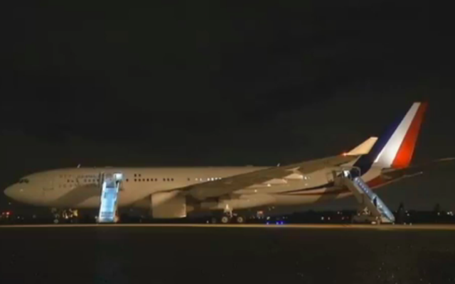 L'avion présidentiel français Airbus A330 (Crédit : capture d'écran France info tv) L'avion présidentiel français Airbus A330 (Crédit : capture d'écran France info tv)