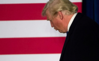 Le président élu Donald Trump, alors simple candidat lors d'un rassemblement au Loudoun Fairgrounds à Leesburg, en Virginie, tôt le matin le 7 novembre 2016. (Crédit : AFP / MOLLY RILEY)
