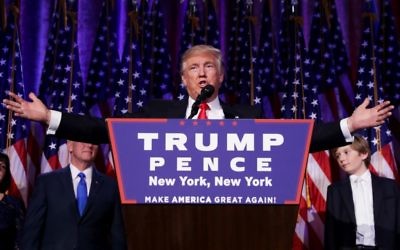 Le président élu Donald Trump pendant son discours de victoire à New York, le 9 novembre 2016. (Crédit : Chip Somodevilla/Getty Images via JTA)