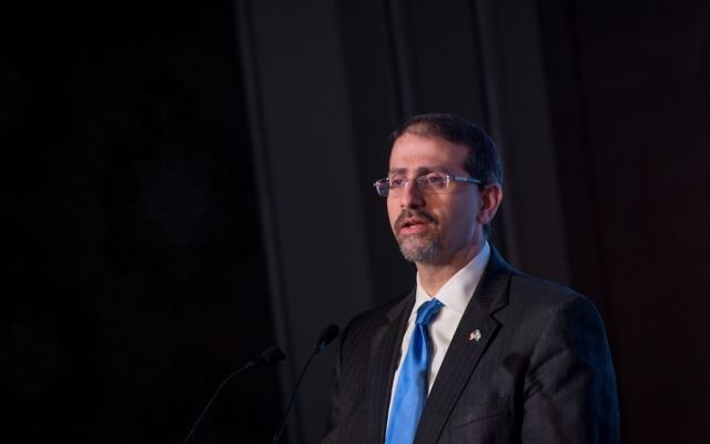Dan Shapiro, alors ambassadeur des Etats-Unis en Israël, pendant la conférence diplomatique du Jerusalem Post, à Jérusalem, le 23 novembre 2016. (Crédit : Miriam Alster/Flash90)