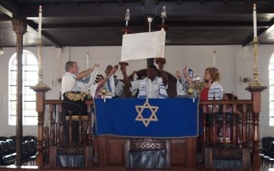 Des Jamaïcains convertis dans la synagogue  Shaare Shalom de Kingston ( Crédit: Courtesy)