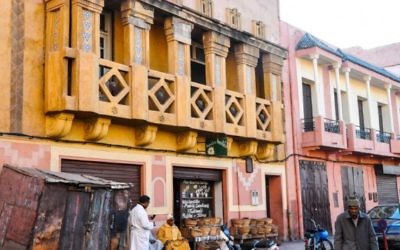 Un vue de la petite synagogue indéfinissable à proximité de la mellah de Marrakech. Une famille juive est encore propriétaire de la synagogue mais elle n'est plus ouverte au public. (Crédit : Michal Shmulovich)