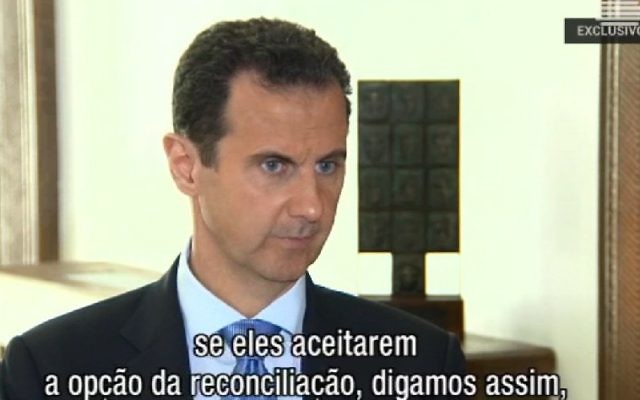 Le président syrien Bashar el-Assad sur la chaîne portugaise RTP, le 15 novembre 2016. (Crédit : capture d'écran RTP) Le président syrien Bashar el-Assad sur la chaîne portugaise RTP, le 15 novembre 2016. (Crédit : capture d'écran RTP)