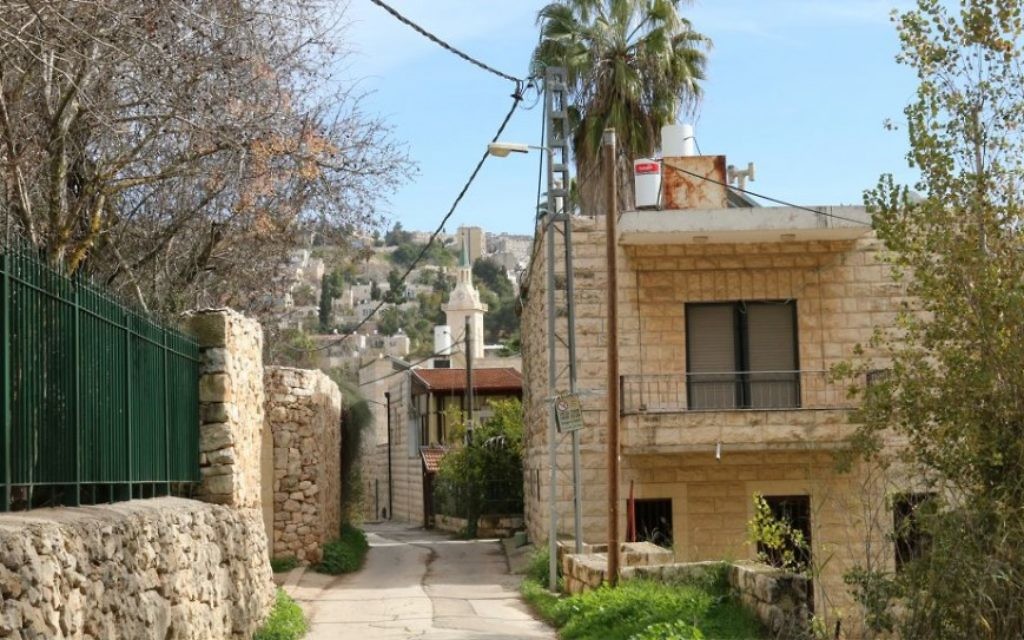 La rue HaHayot d'Ein Kerem. (Crédit : Shmuel Bar-Am)