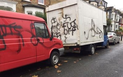 Un camion tagué avec une croix gammée ou des insultes dans un quartier hassidique de Londres, le 14 novembre 2016. (Crédit : Shomrim N.E. London/Twitter)