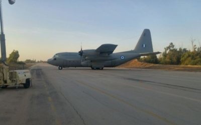 The Hercules – les des quatre avions envoyés par la Grèce et par Chypre le 24 novembre 2016 pour aider à l’extinction des feux qui ravagent le pays. (Crédit : Bureau du porte-parole de la police)