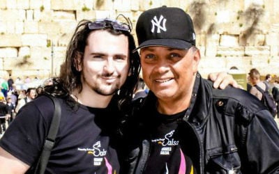 David el Shatran à Jérusalem à l'occasion du festival israélien de salsa avec "Mambo King", Eddie Torres (Crédit : Facebook)