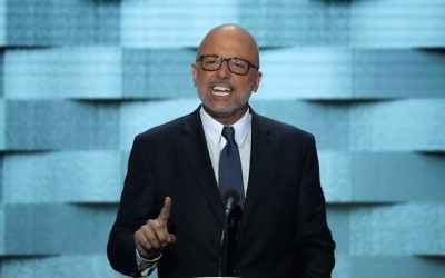 Ted Deutch, représentant de Floride, au quatrième jour de la Convention nationale démocrate, à Philadelphie, le 28 juillet 2016. (Crédit : Alex Wong/Getty Images via JTA)