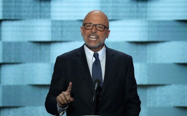 Ted Deutch, représentant de Floride, au quatrième jour de la Convention nationale démocrate, à Philadelphie, le 28 juillet 2016. (Crédit : Alex Wong/Getty Images via JTA) Ted Deutch, représentant de Floride, au quatrième jour de la Convention nationale démocrate, à Philadelphie, le 28 juillet 2016. (Crédit : Alex Wong/Getty Images via JTA)