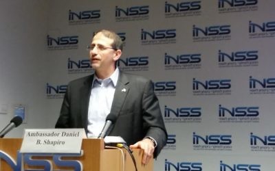 Dan Shapiro à l'INSS, le 9 novembre 2016. (Crédit : Raphael Ahren)