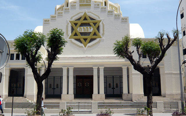 La grande synagogue de Tunis. (Crédit : Maherdz/Domaine public/WikiCommons) La grande synagogue de Tunis. (Crédit : Maherdz/Domaine public/WikiCommons)