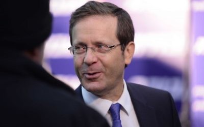 Isaac Herzog, chef de l'opposition et député de l'Union sioniste, pendant la conférence de son parti Havoda à Tel Aviv, le 11 décembre 2016. (Crédit: Tomer Neuberg/Flash90)