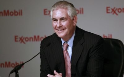 Rex Tillerson en conférence de presse après l'assemblée générale annuelle des actionnaires d'Exxon Mobil, à Dallas, le 25 mai 2011. (Crédit : Jason Janik/Bloomberg News via JTA)