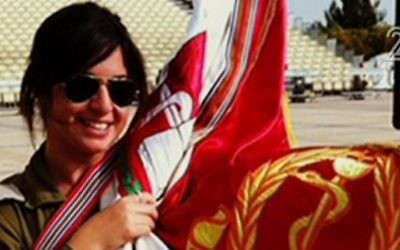 Hila Betzaleli au mont Herzl, deux heures avant la tragédie. (Crédit : Capture d'écran Channel 2 News)