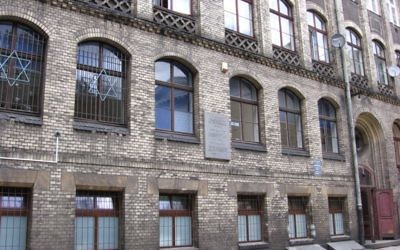 La communauté juive, une petite synagogue et une cuisine casher à Wrocław (Crédit : Wikimedia Commons, Julo, Domaine Public Public)