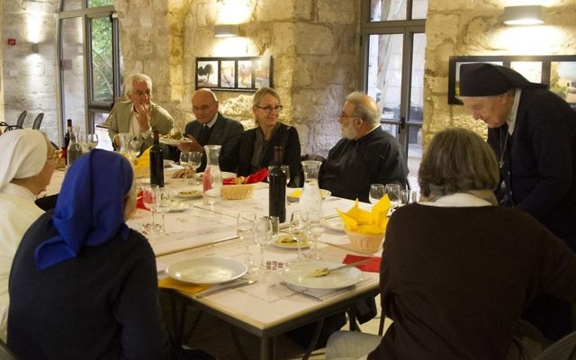 L'ambassadrice de France en Israël lors d'une rencontre avec les représentants des communautés religieuses françaises à Nazareth, en Israël, le 16 décembre 2016 (Crédit : Autorisation Ambassade de France)