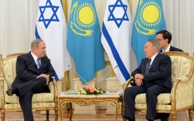 Le Premier ministre Benjamin Netanyahu, à droite, et le président du Kazakhstan Nursultan Nazarbayev à Astana, le 14 décembre 2016. (Crédit : Haim Zach/GPO) Le Premier ministre Benjamin Netanyahu, à droite, et le président du Kazakhstan Nursultan Nazarbayev à Astana, le 14 décembre 2016. (Crédit : Haim Zach/GPO)