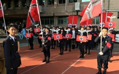 Des lycées de Taïwan habillés en soldats nazis pour une fête, le 24 décembre 2016. (Crédit : Facebook/Pixar Lu)