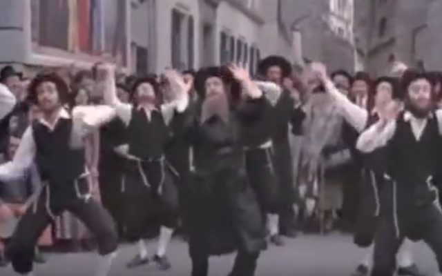 Extrait du film "Les aventures de Rabbi Jacob", sorti en 1973. (Crédit : capture d'écran YouTube) Extrait du film "Les aventures de Rabbi Jacob", sorti en 1973. (Crédit : capture d'écran YouTube)