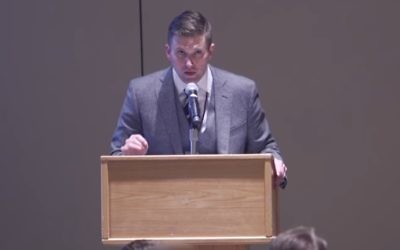 Richard Spencer pendant une conférence de la droite alternative organisée pour célébrer la victoire de Donald Trump à Washington, D.C., le 19 novembre 2016. (Crédit : capture d'écran YouTube)