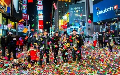 Soirée du Nouvel An à Times Square, à New York, le 1er janvier 2017. (Crédit : Eduardo Munoz Alvarez/AFP)