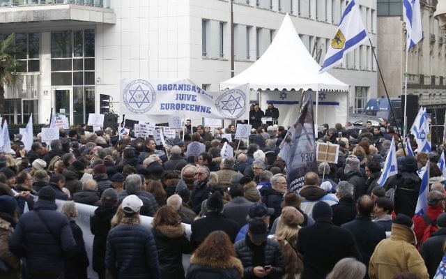 Manifestation de soutien à Israël et d'opposition à la conférence de paix sur le Proche Orient française, à Paris, le 15 janvier 2017. (Crédit : Pierre Constant/AFP) Manifestation de soutien à Israël et d'opposition à la conférence de paix sur le Proche Orient française, à Paris, le 15 janvier 2017. (Crédit : Pierre Constant/AFP)