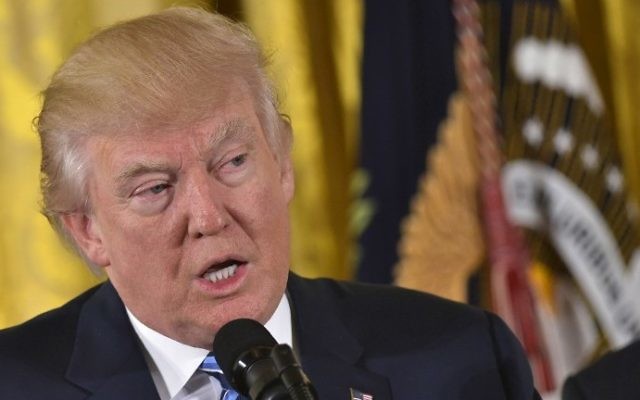 Le président américain Donald Trump à la Maison Blanche, le 22 janvier 2017. (Crédit : Mandel Ngan/AFP)