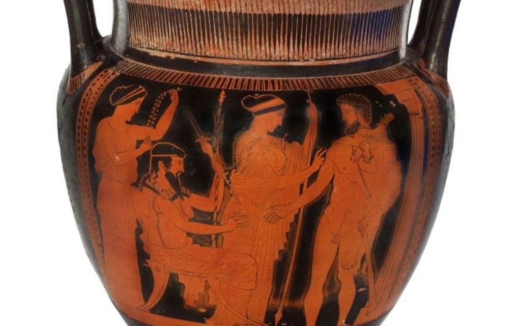 Un cratère de l'époque athénienne dépeignant la sihnouette de Héraclès sur le Mont Olympe, entre les Dieux. Grèce, période classique, attribué aux peintres de Naples, cette oeuvre daterait de 460 avant Jésus Christ. Poterie BLMJ 4963. (Crédit : Vladimir Naikhin, Bible Lands Museum)