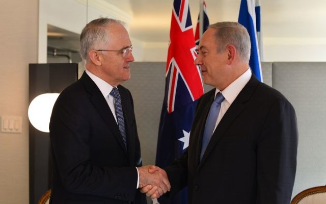 Le Premier ministre Benjamin Netanyahu, à droite, avec le Premier ministre australien Malcolm Turnbull à New York, le 21 septembre 2016. (Crédit : Kobi Gideon/GPO)
