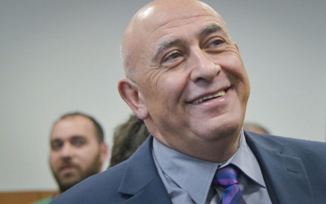 Basel Ghattas, député de la Liste arabe unie, devant la cour des magistrats de Rehovot, le 5 janvier 2017. (Crédit : Avi Dishi/Flash90) Basel Ghattas, député de la Liste arabe unie, devant la cour des magistrats de Rehovot, le 5 janvier 2017. (Crédit : Avi Dishi/Flash90)