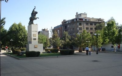 Le parc Bustamante à Providencia, dans la région de la métropole de Santiago au Chili (Crédit : CC BY-SA Andrés Reyes, Wikimedia)