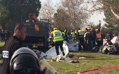 Scène d’un attentat au camion bélier à Jérusalem, le 8 janvier 2017. (Crédit: Luke Tress/Times of Israël)