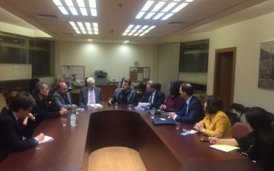 Les députés de la Liste arabe unie avec des représentants de l'Union européenne à la Knesset, le 18 janvier 2017. (Crédit : autorisation)