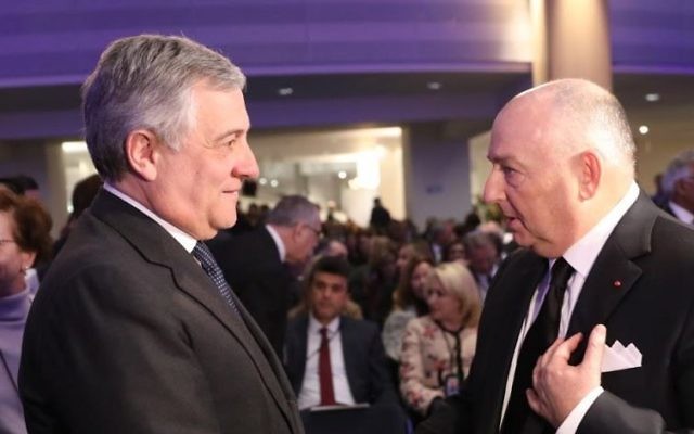 Moshe Kantor, à droite, président du Congrès juif européen, et Antonio Tajani, nouveau président du Parlement européen, à Bruxelles, en janvier 2017. (Crédit : Congrès juif européen)