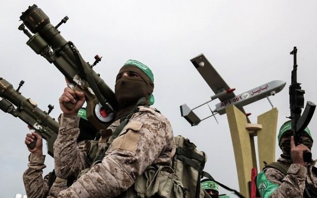 Membres de la branche armée du Hamas, les brigades Ezzedine al-Qassam, à Rafah, dans le sud de la bande de Gaza, le 31 janvier 2017. (Crédit : Saïd Khatib/AFP) Membres de la branche armée du Hamas, les brigades Ezzedine al-Qassam, à Rafah, dans le sud de la bande de Gaza, le 31 janvier 2017. (Crédit : Saïd Khatib/AFP)