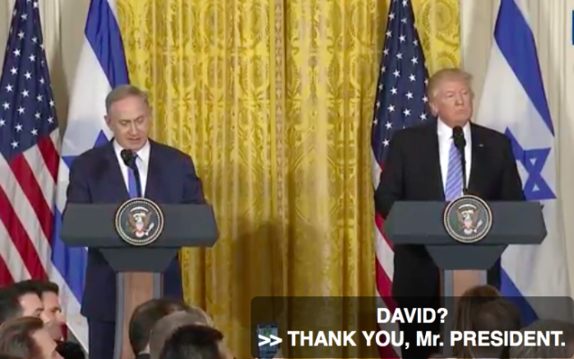 Le Premier ministre Benjamin Netanyahu, à gauche, et le président américain Donald Trump, à la Maison Blanche, le 15 février 2017. (Crédit : capture d’écran YouTube/White House) Le Premier ministre Benjamin Netanyahu, à gauche, et le président américain Donald Trump, à la Maison Blanche, le 15 février 2017. (Crédit : capture d’écran YouTube/White House)