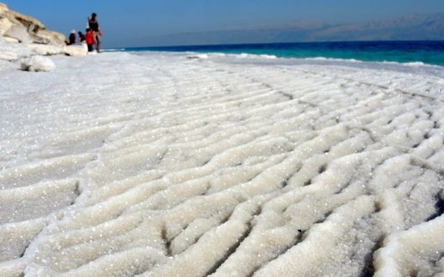 Saline sur les côtes de la mer Morte, le 11 janvier 2017. (Crédit : Melanie Lidman/Times of Israël) Saline sur les côtes de la mer Morte, le 11 janvier 2017. (Crédit : Melanie Lidman/Times of Israël)