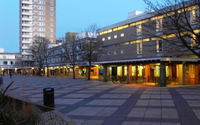 La cour de Lancaster University. (Crédit : Wikimedias commons)