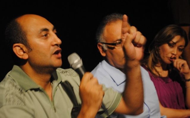L'avocat Khaled Ali, à gauche, lors du Tweet Nadwa 2011. (Crédit : Lilian Wagdy/CC BY/Flickr via Wikimedia Commons)
