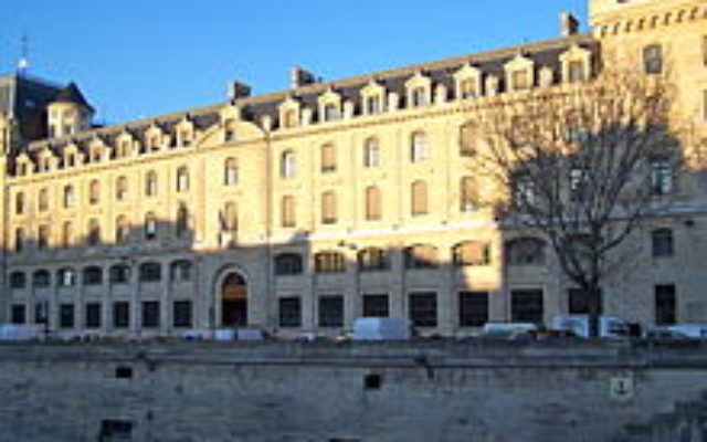 L'individu a été transféré à l'infirmerie psychiatrique de la Préfecture de police de Paris (Crédit: LPLT / Wikimedia Commons)
