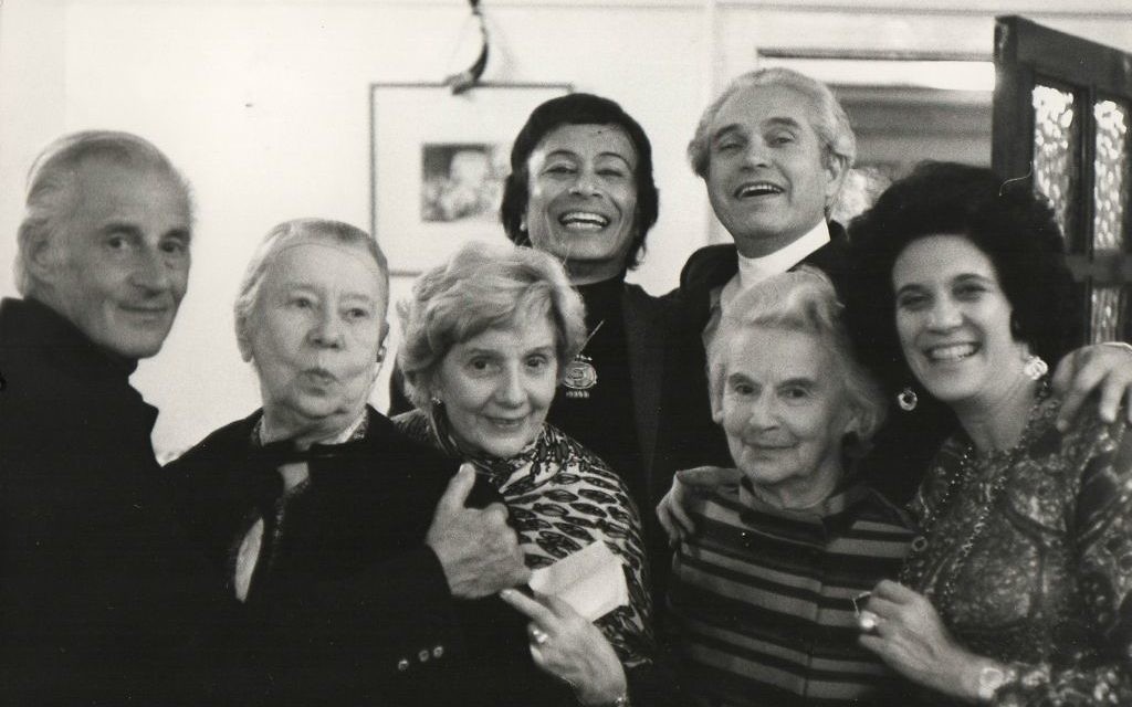 Ram Gopal, Konstantin Sergeyev, Anton Dolin, Romola Nijinska, Natalia Dudinskaya, Marie Rambert, Lilian Hochhauser lors de l'ouverture de la saison de Londres en 1961 (Autorisation)