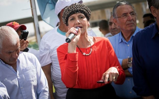 Shuli Moalem-Refaeli, députée du parti nationaliste orthodoxe HaBayit HaYehudi, devant la Knesset, le 31 octobre 2016. (Crédit :Yonatan Sindel/Flash90)