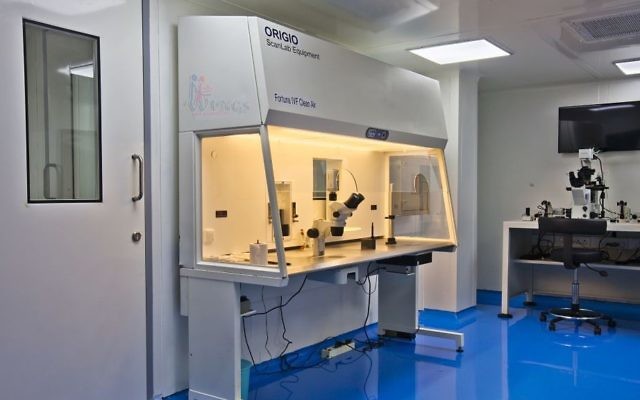 Photo d'illustration d'un laboratoire de fécondation in-vitro (Crédit : CC BY-SA, Jayesh Amin, Wikimedia Commons) Photo d'illustration d'un laboratoire de fécondation in-vitro (Crédit : CC BY-SA, Jayesh Amin, Wikimedia Commons)
