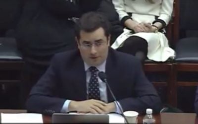 Hillel Neuer, d'UN Watch, détaille devant le Congrès  américain les incitations à la haine provenant de salariés de l'UNRWA (Crédit:  capture d'écran/Youtube)